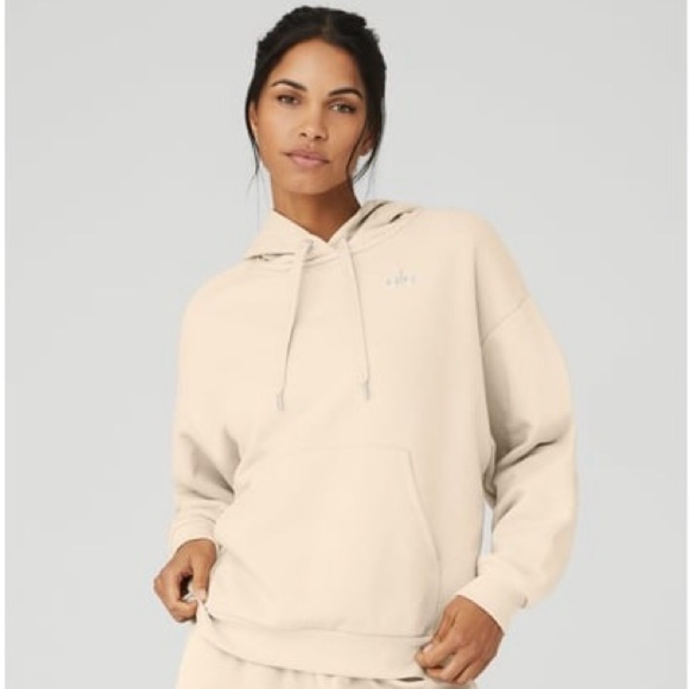 ALO Accolade Hoodie in Macadamia Size Small *SOLD OUT/RARE COLOR*